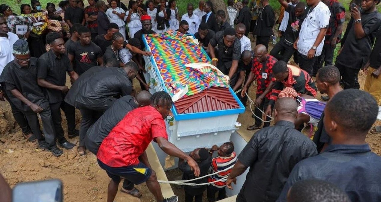 cenazelerde yeni akim basladi tabutu gorenler aglamayi unutuyor zjxMcJNT