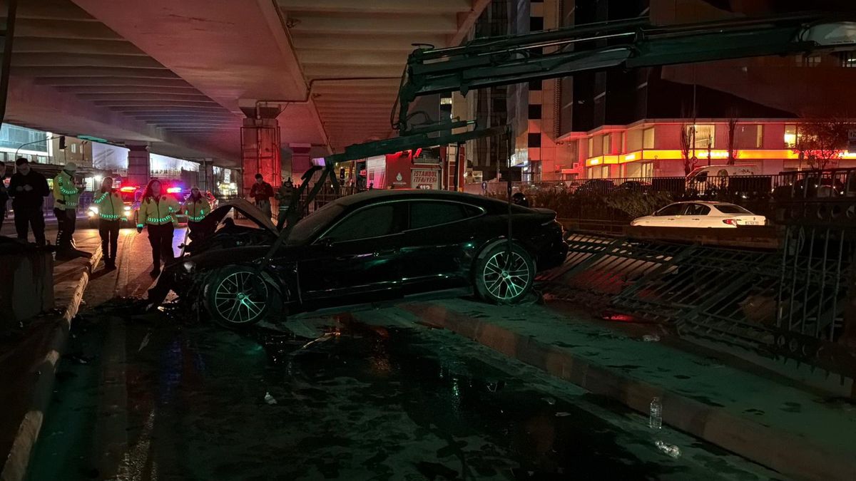 Şişli’de Lüks Araç Kaza Yaptı, Üç Kişi Yaralandı