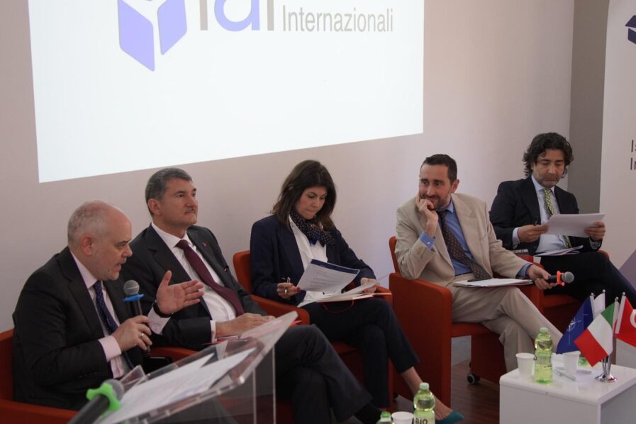 Roma’da ‘NATO Zirvesi Öncesi Güney Kanadı Paneli Gerçekleştirildi’