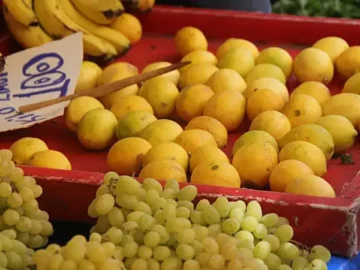 Limonun tanesi 24 lira… Yurttaşlar isyan etti: ‘Nedir bu milletin çektiği?’