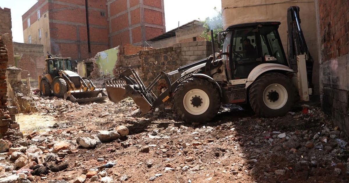 Diyarbakır Muradiye’de metruk binalar yıkılıyor Haber gorseli