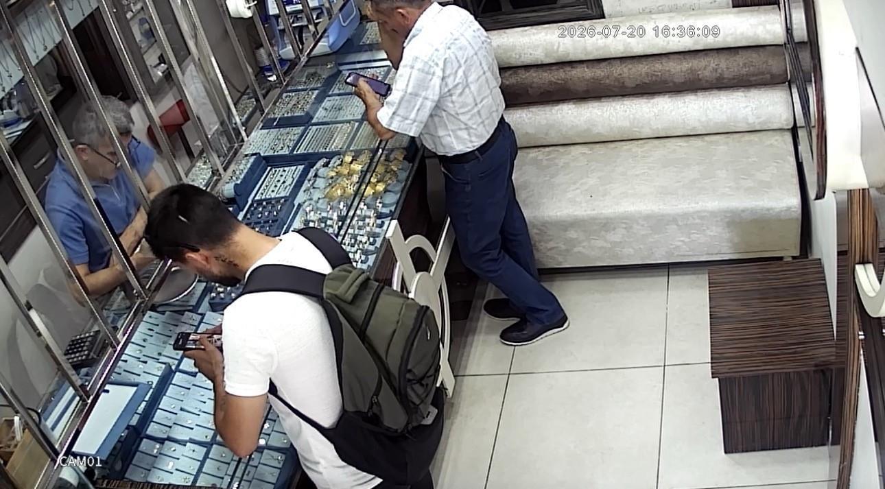 Kurye 2,3 milyonluk altın teslimatı sonrası sırra kadem bastı! Aileden ‘kaçırıldı’ iddiası Kurye 23 milyonluk altin teslimati sonrasi sirra kadem basti aileden kacirildi iddiasi GzkgvTnX