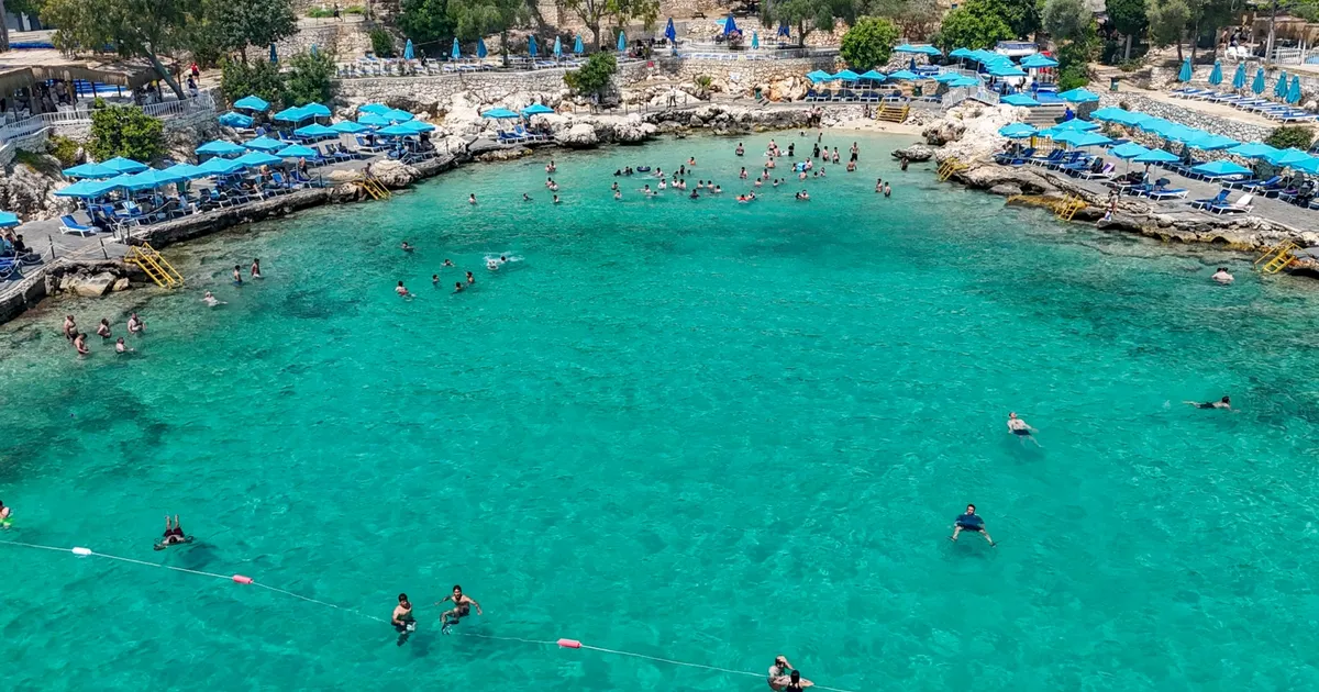 Mersin plajları tatilcilerin gözdesi oldu